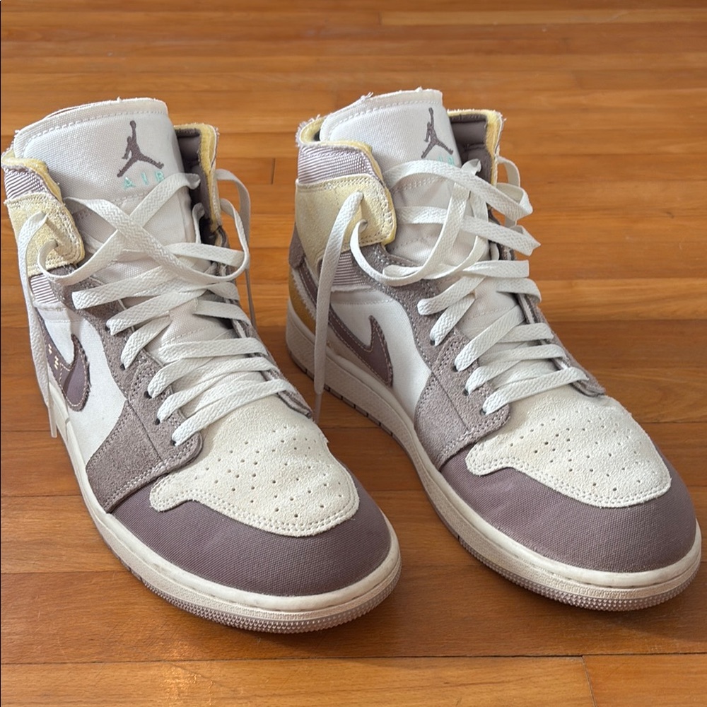Air Jordan 1 Mid SE Craft Taupe Haze Sneakers Iconic Design